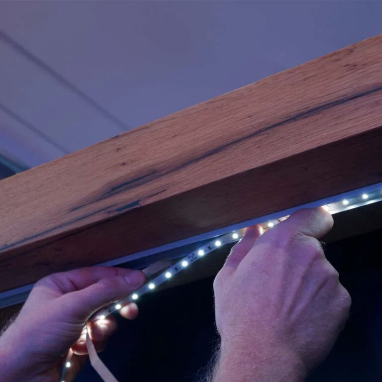 LED szalagok csatlakoztatása, felszerelése és összekötése
